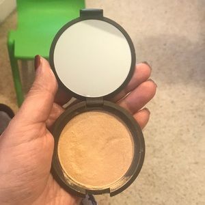 Becca face shimmer powder